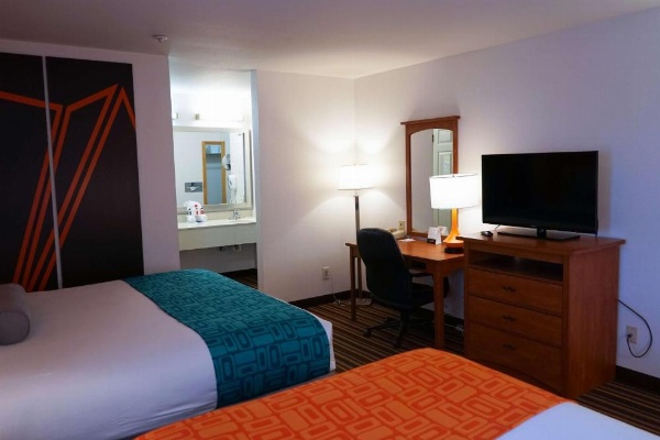 Howard Johnson by Wyndham Salinas image 12